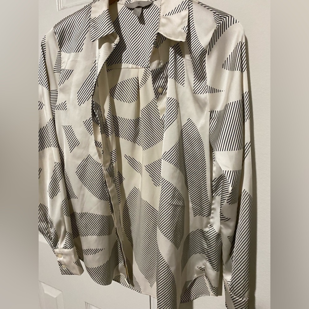 Set of two Button-Up Shirt H and M, and Worth - Picture 10 of 16